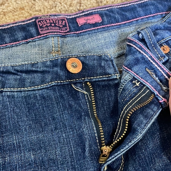 Signature Flare Fit Levi Strauss Company Designer Blue Jeans Size 16 1/2 Plus - Picture 6 of 14